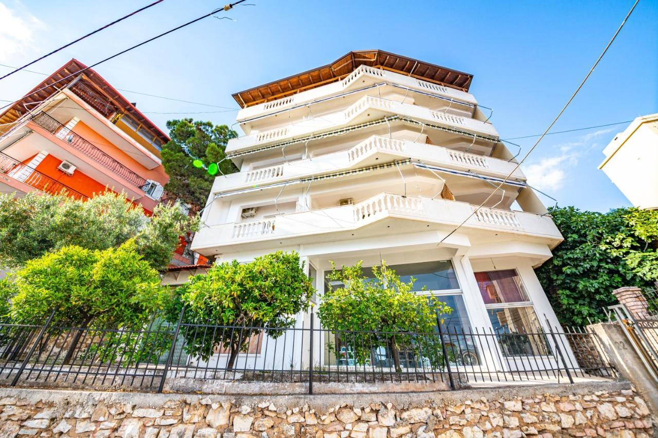 Ideal Aparthotel Saranda エクステリア 写真